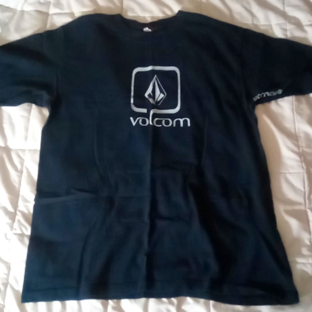 Men's Volcom t shirt